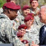 Biden nombrará al general Lloyd Austin como secretario de defensa